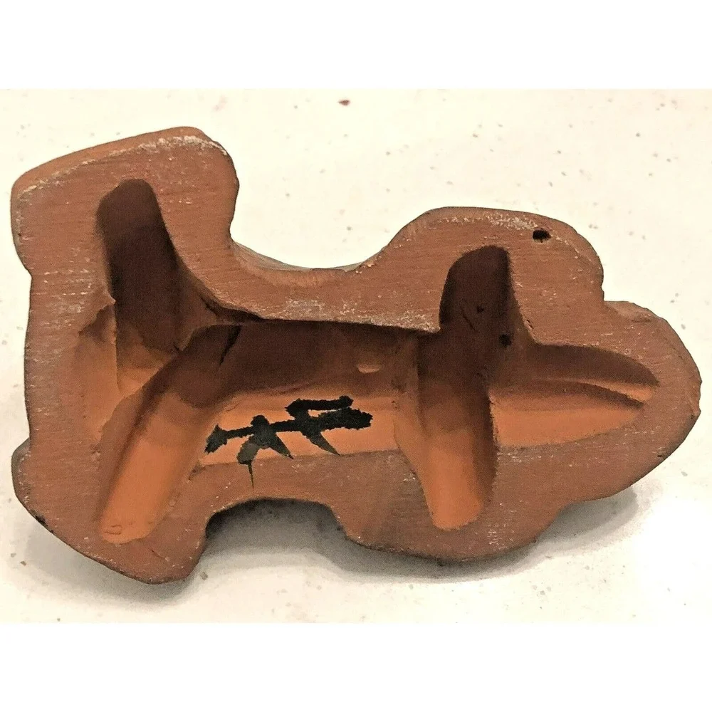 Vintage Signed Terracotta Clay Bloodhound Dog Figurine Primitive Rustic Brown - Picture 8 of 10